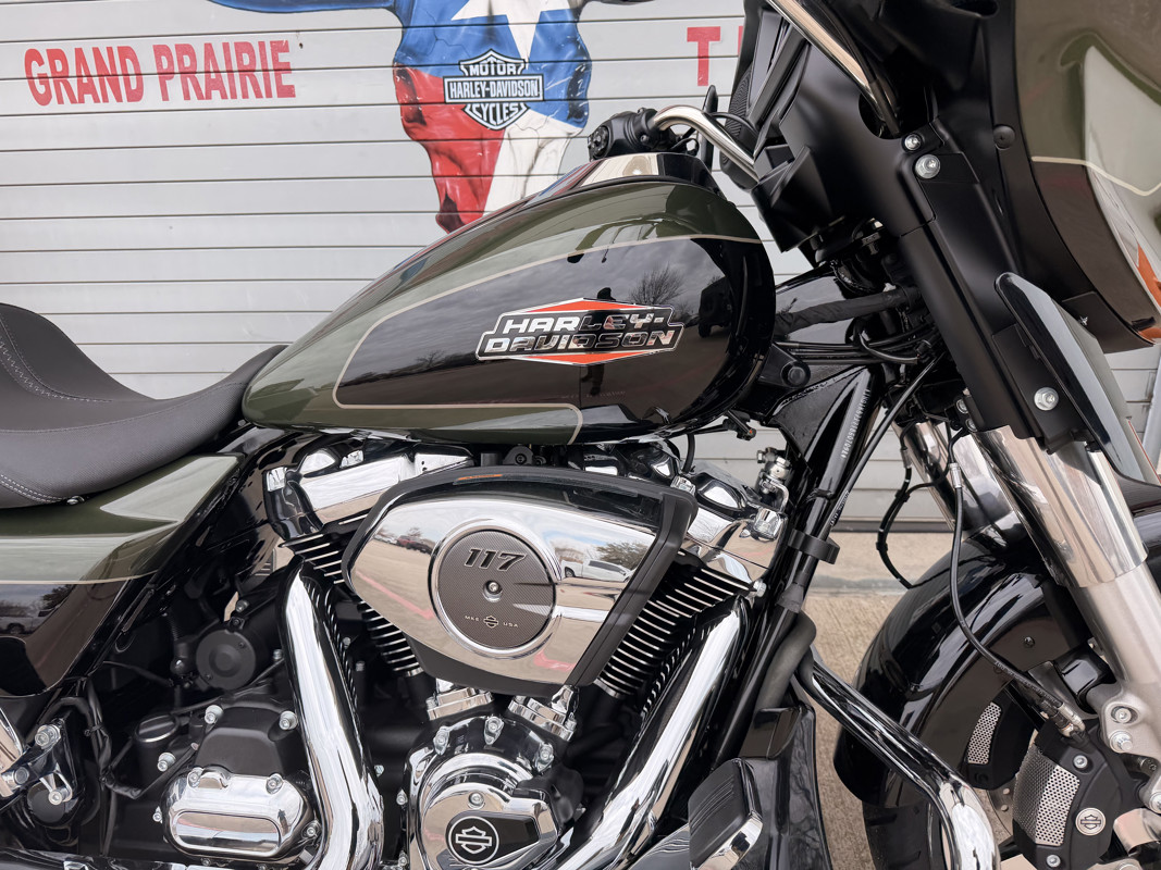 Street Glide®