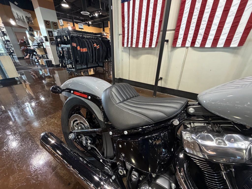 Street Bob®