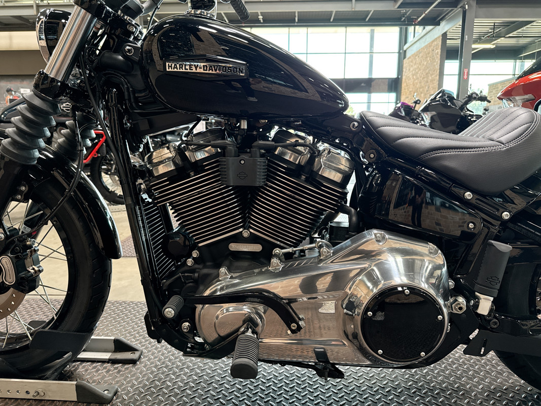 Street Bob®