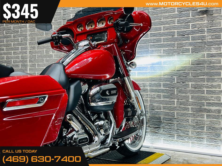 Street Glide®