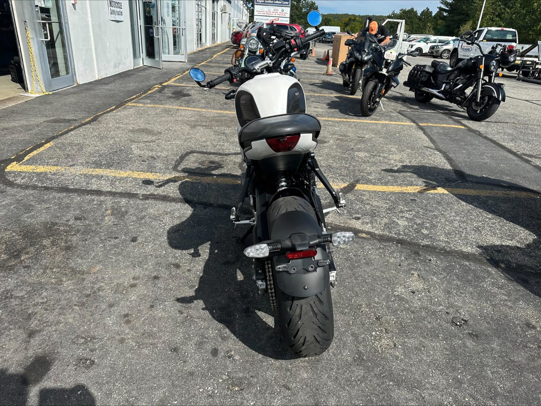 Trident 660