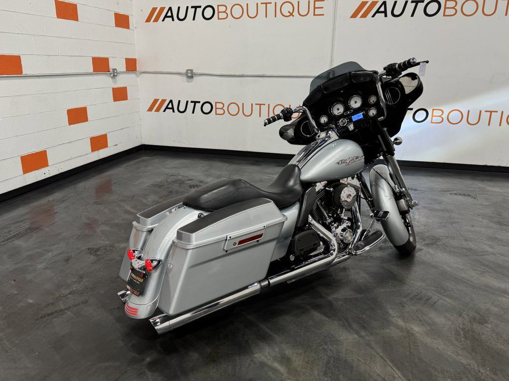 Street Glide®