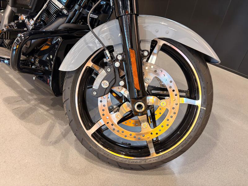 Road Glide®