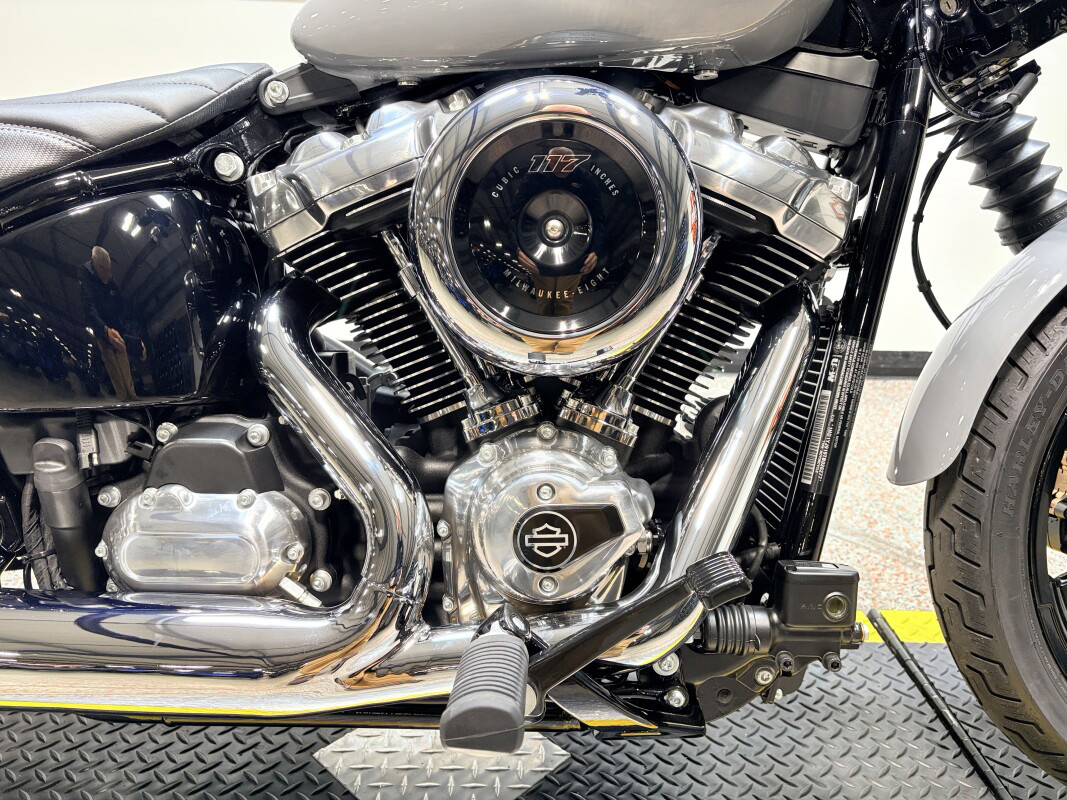 Street Bob®