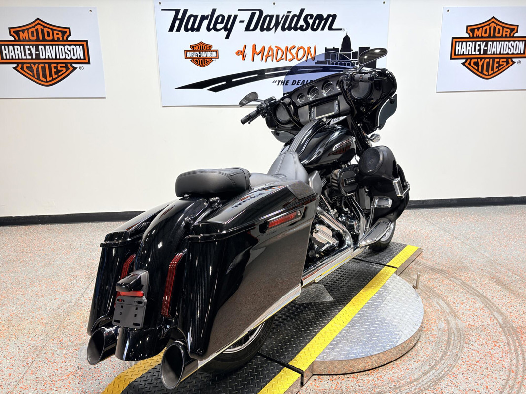 CVO® Street Glide®