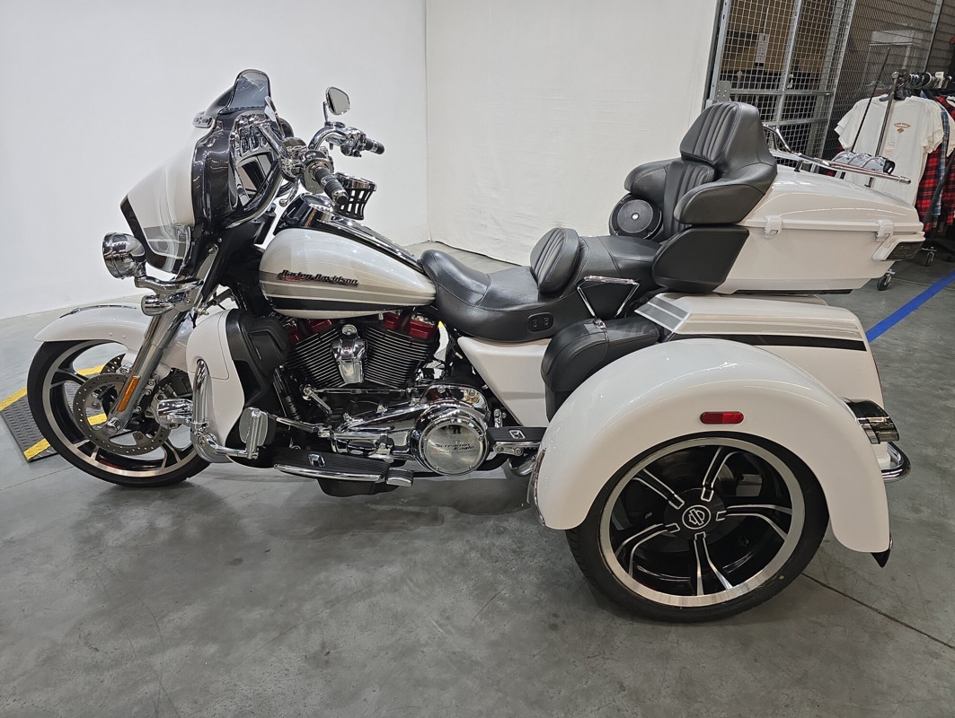 CVO Tri Glide® Ultra