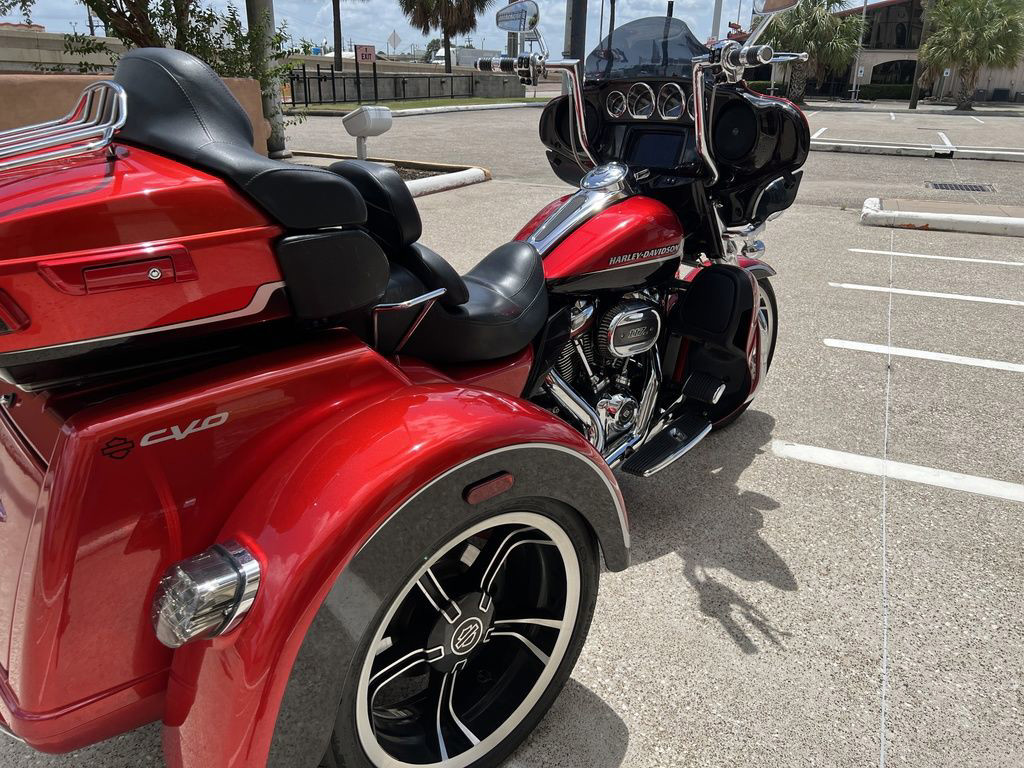 CVO® Tri Glide® Ultra