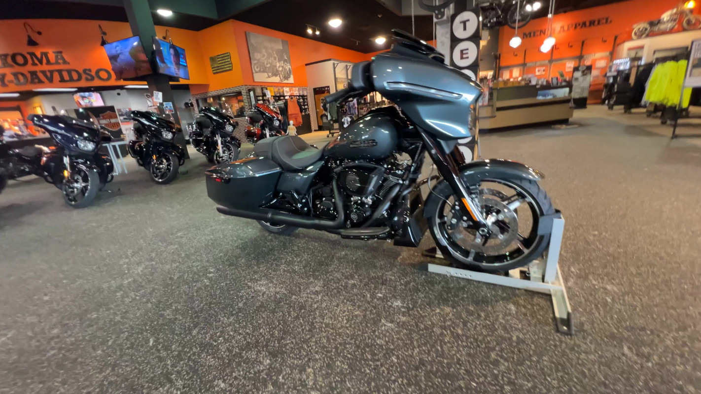Street Glide®