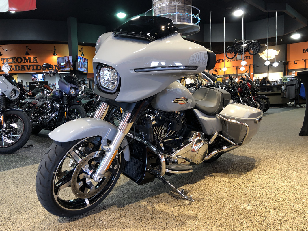 Street Glide®