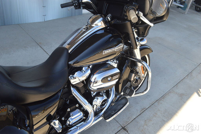 Street Glide®