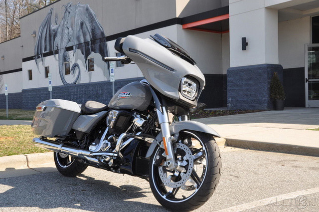 Street Glide®