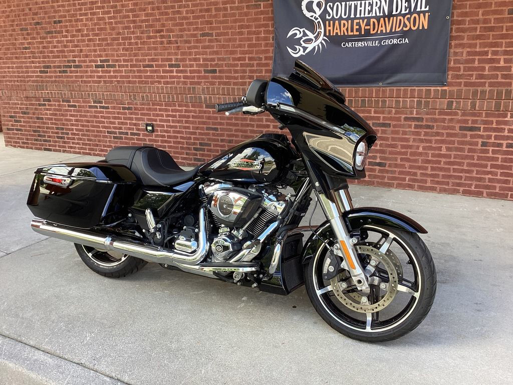 Street Glide®