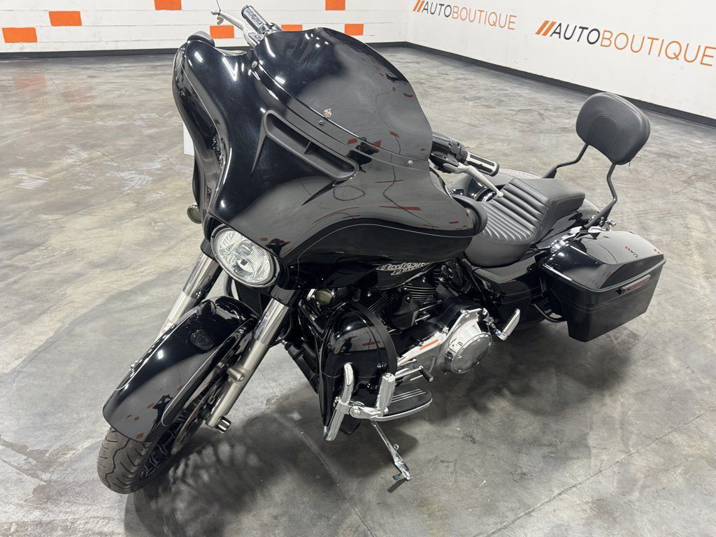 Street Glide®