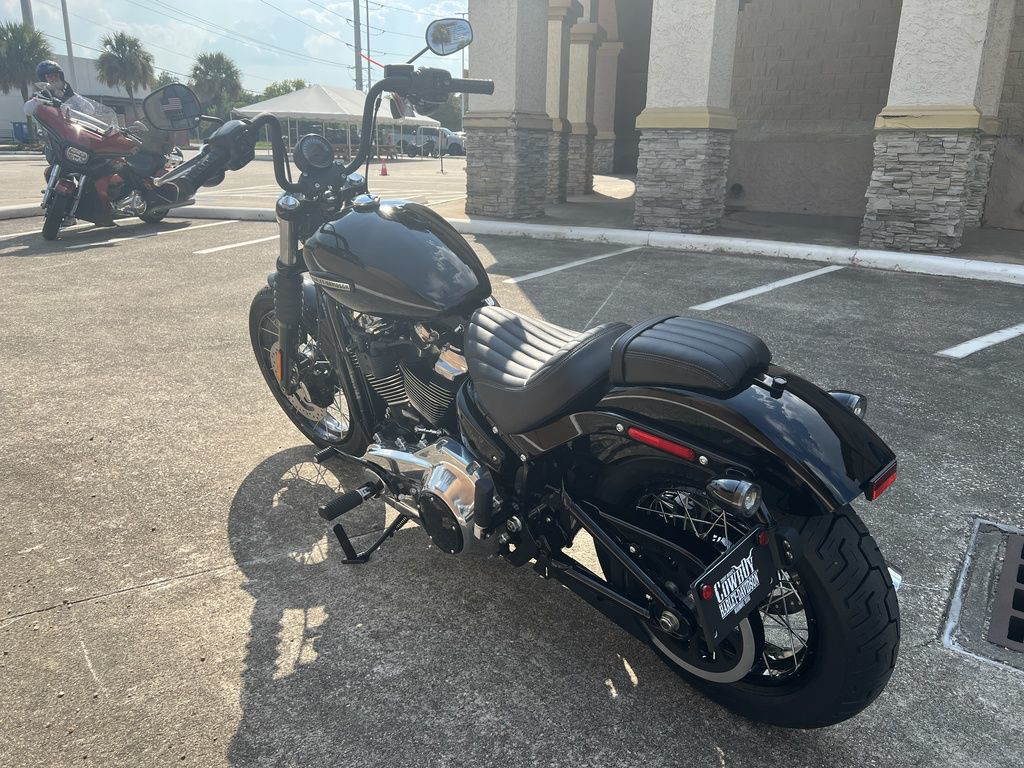 Street Bob®
