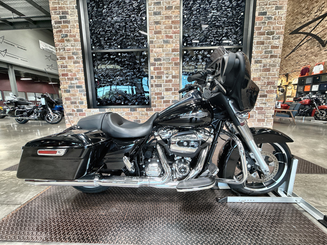 Street Glide®
