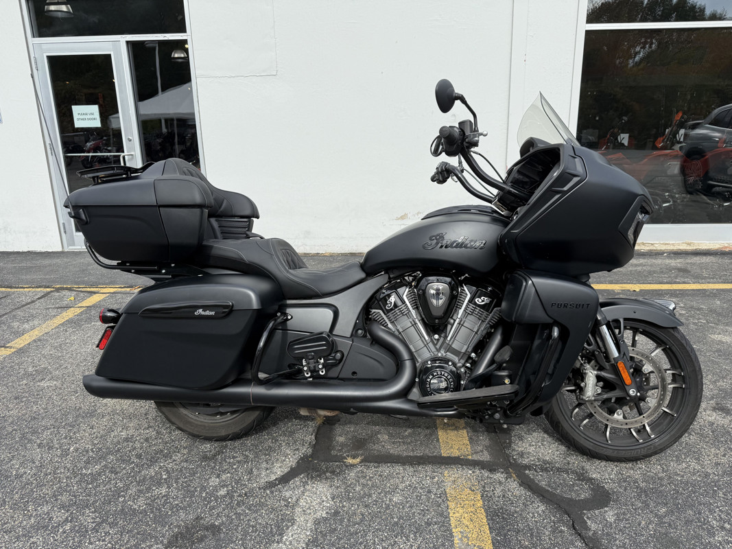 Pursuit Dark Horse Premium Package