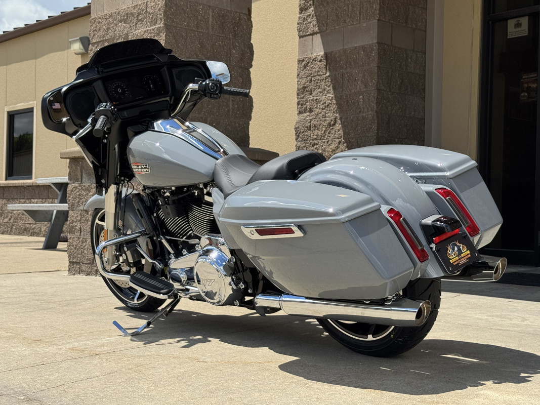 Street Glide®