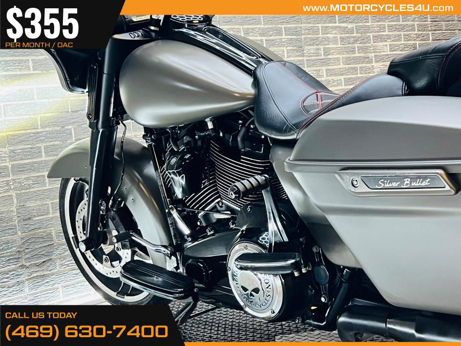 Street Glide®