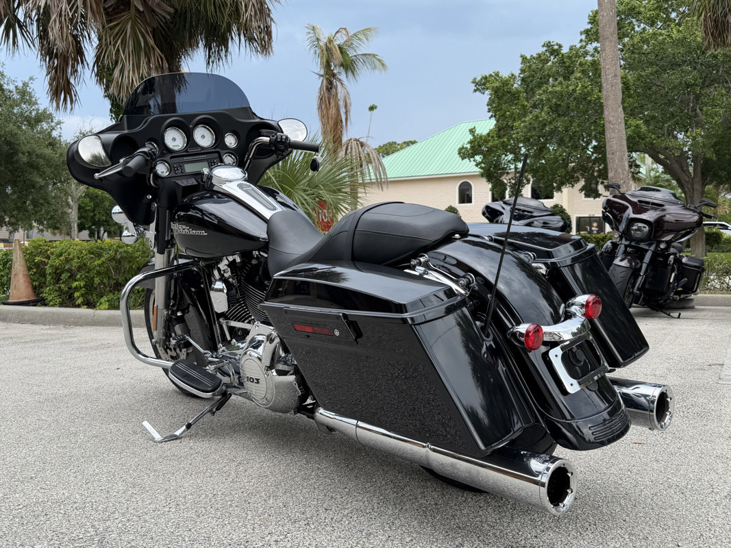 Street Glide®
