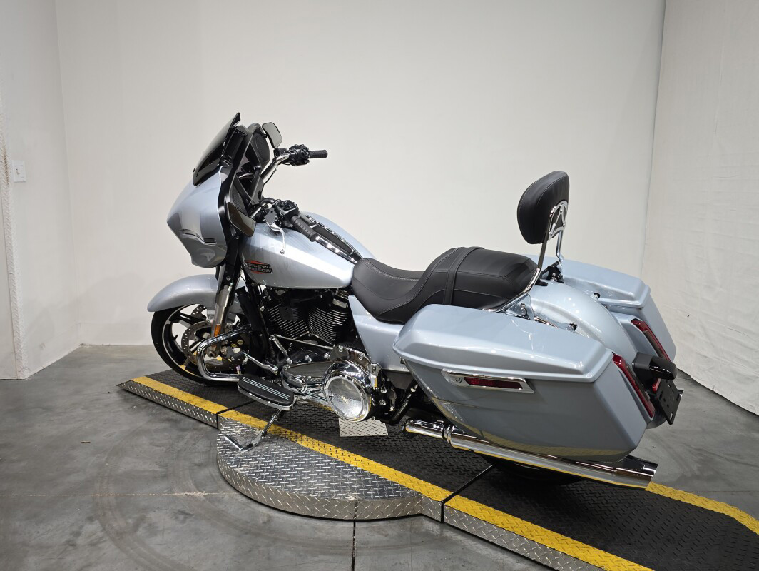 Street Glide®