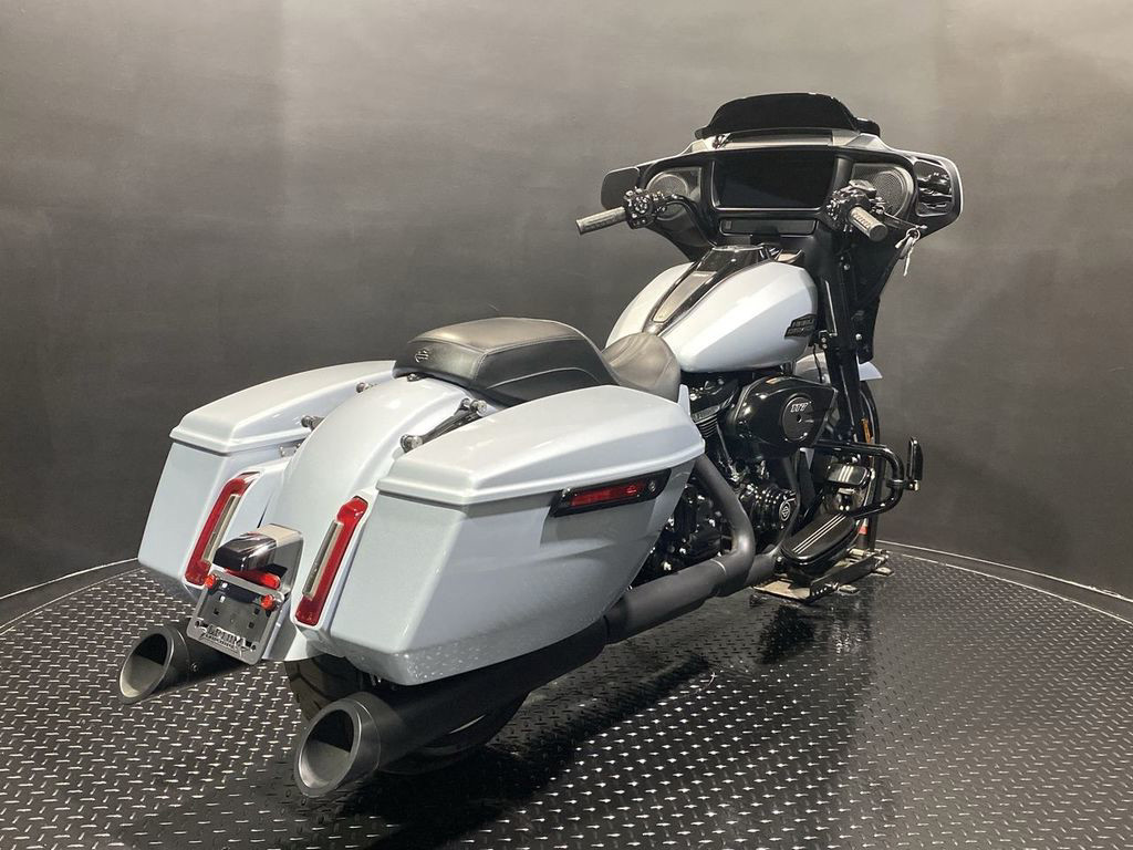 Street Glide®