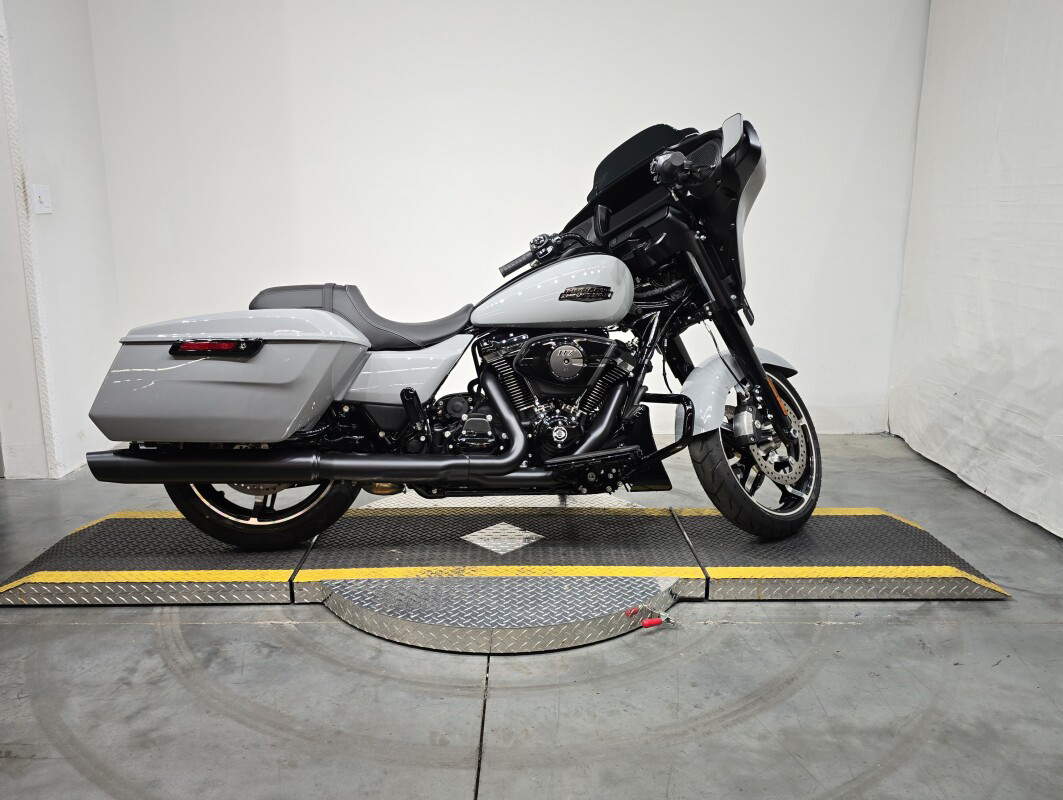 Street Glide®