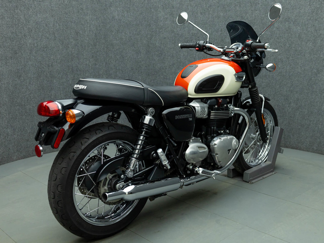 Bonneville T100