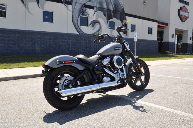 Street Bob®