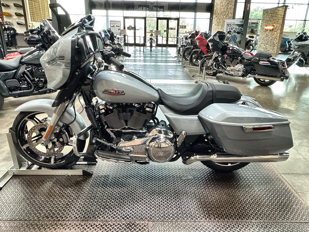 Street Glide®