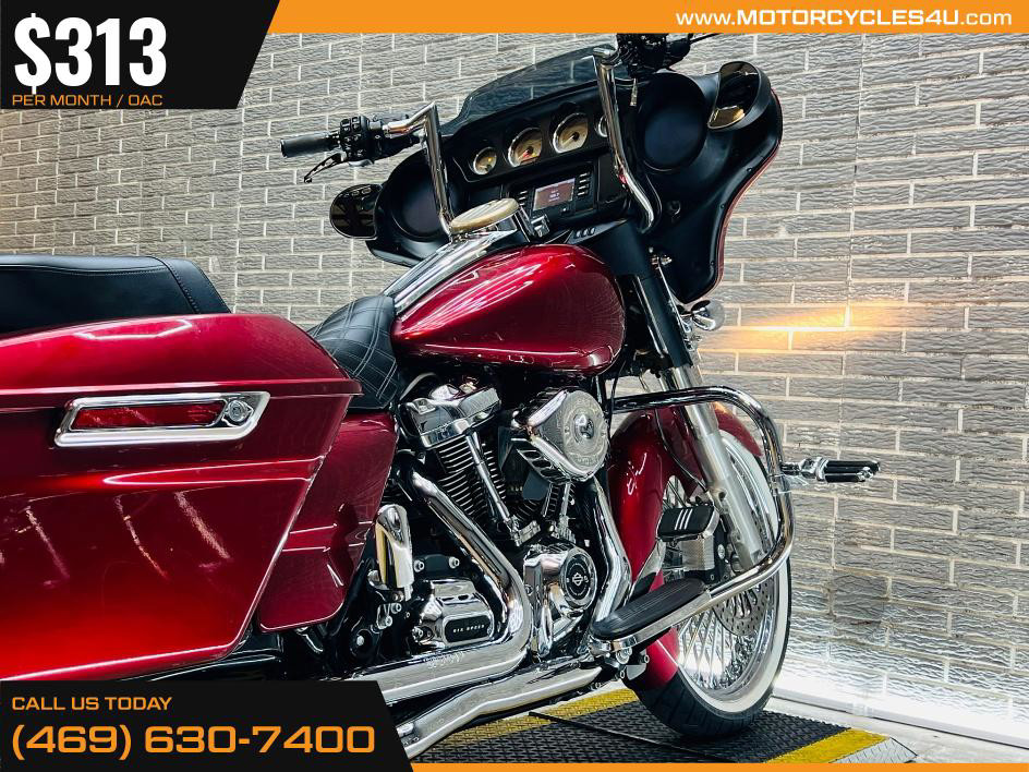 Street Glide®