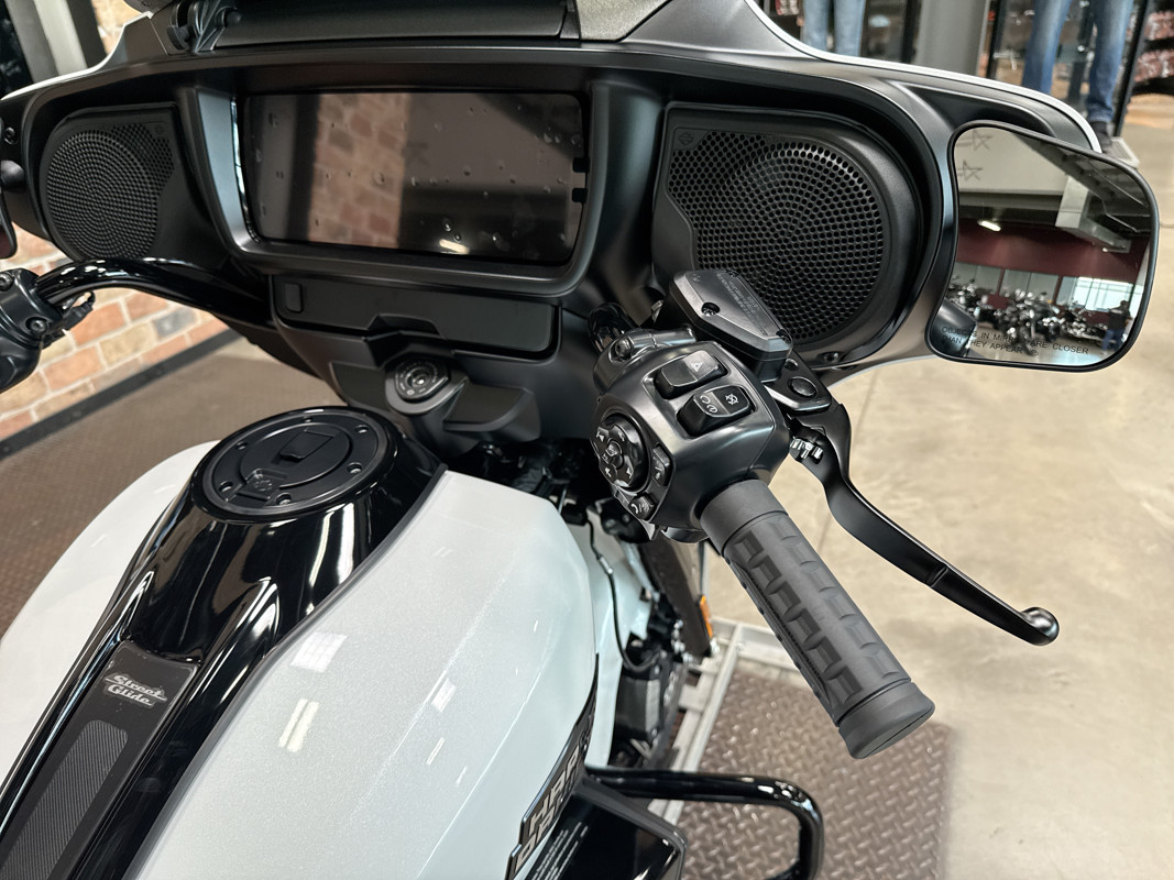 Street Glide®