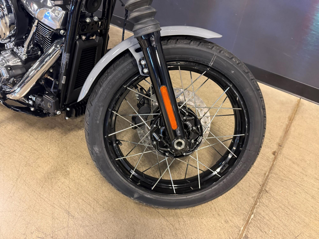 Street Bob®