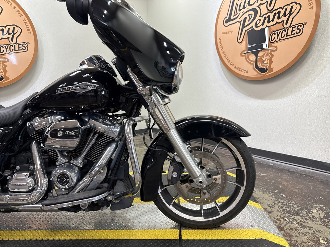 Street Glide®