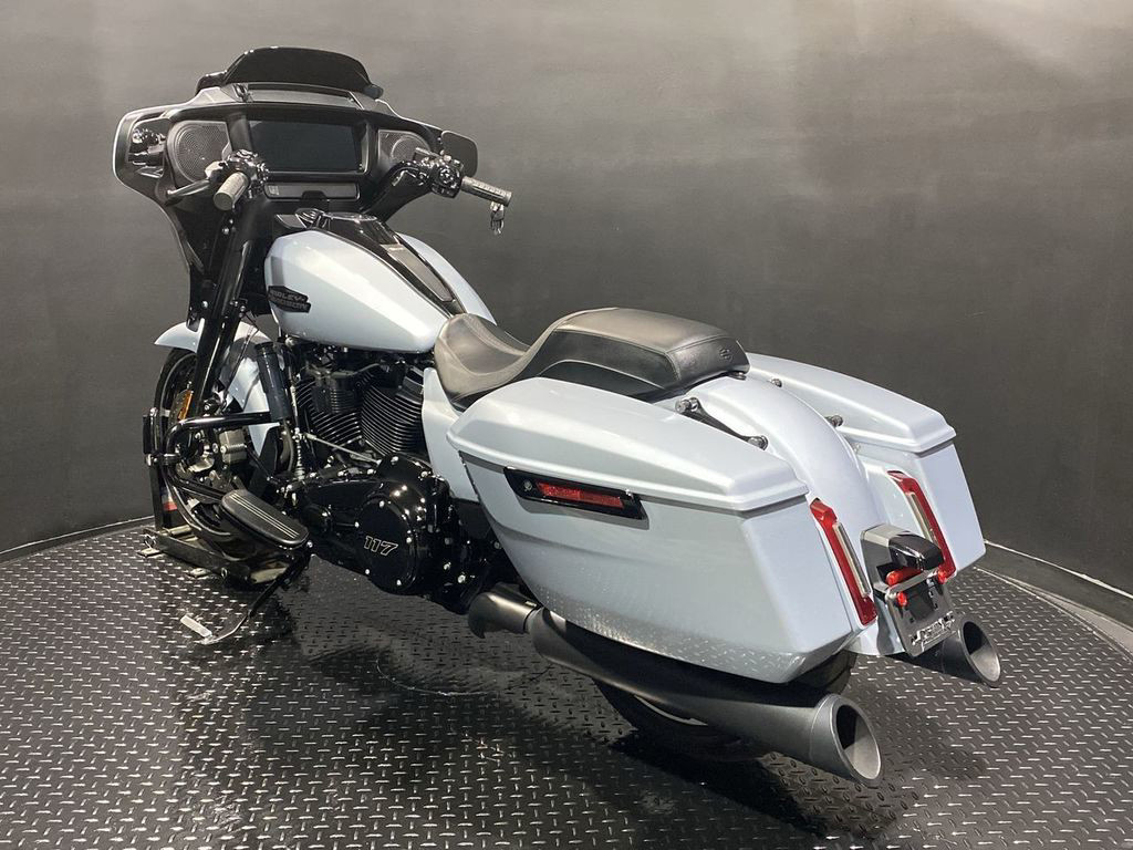 Street Glide®