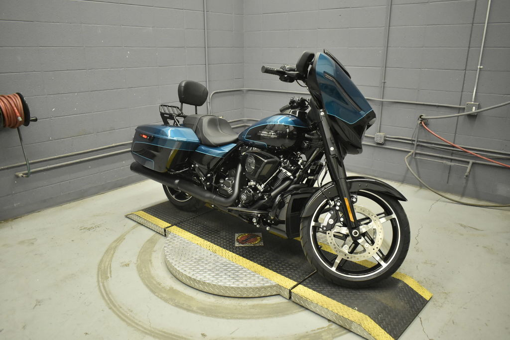 Street Glide®