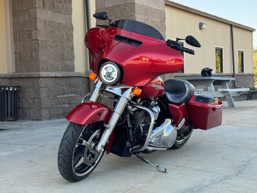 Street Glide®