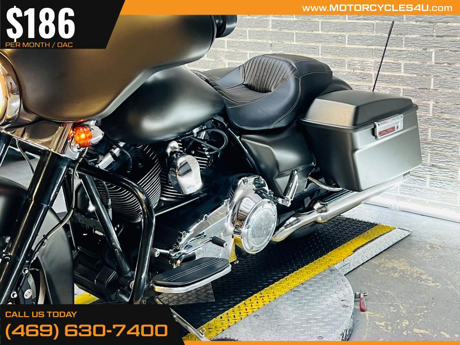 Street Glide®