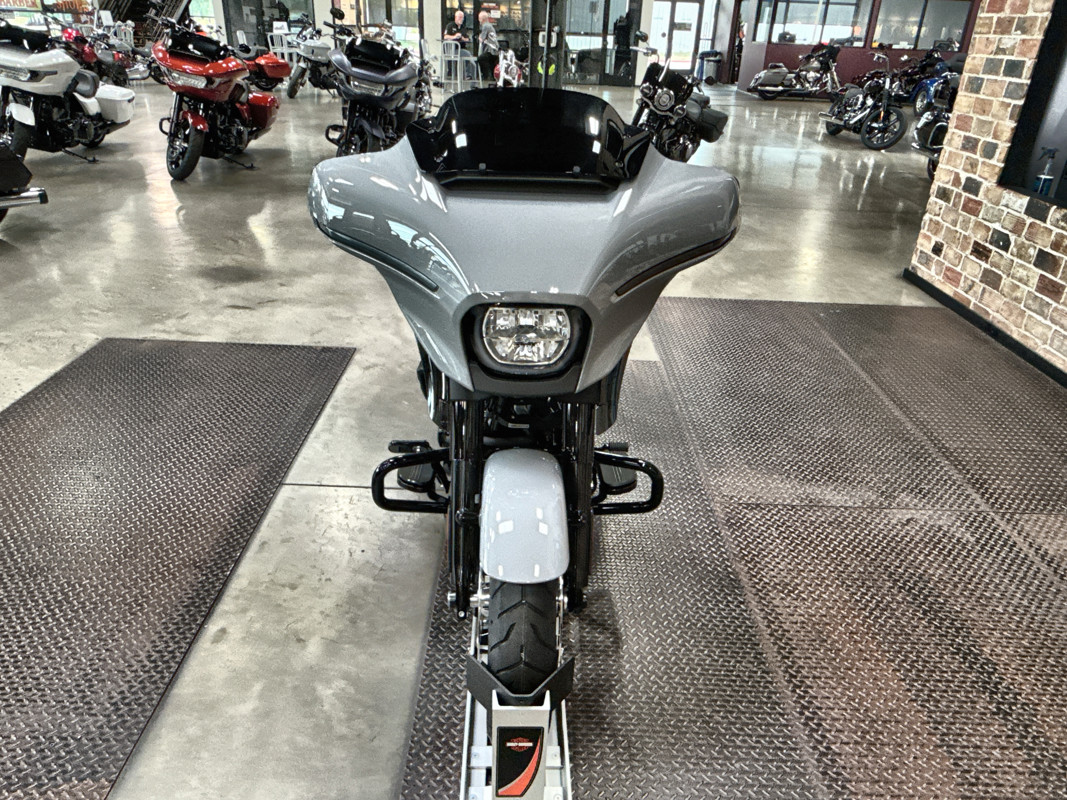 Street Glide®