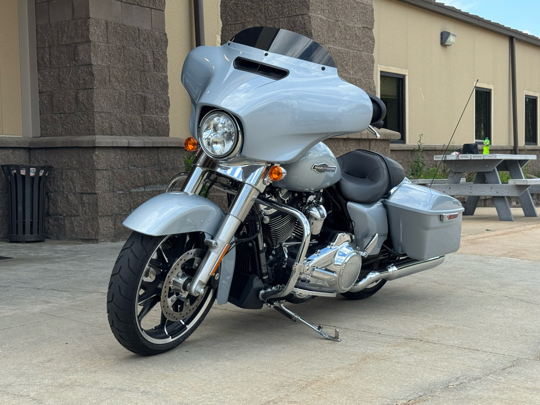 Street Glide®