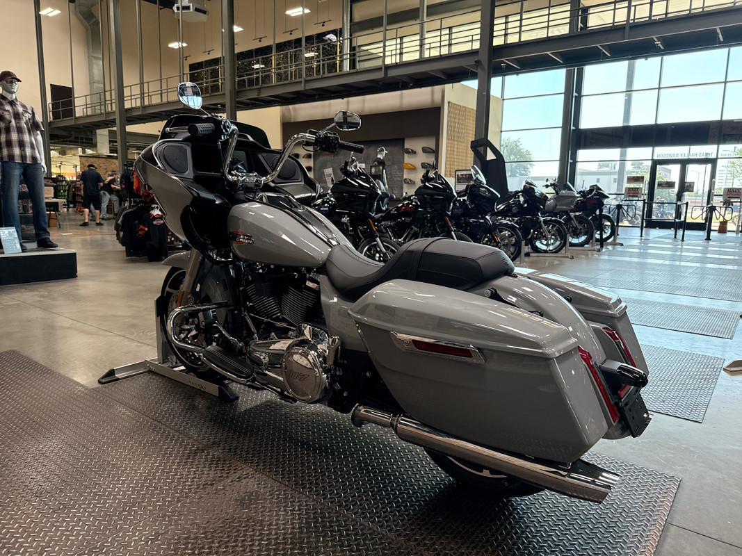 Road Glide®