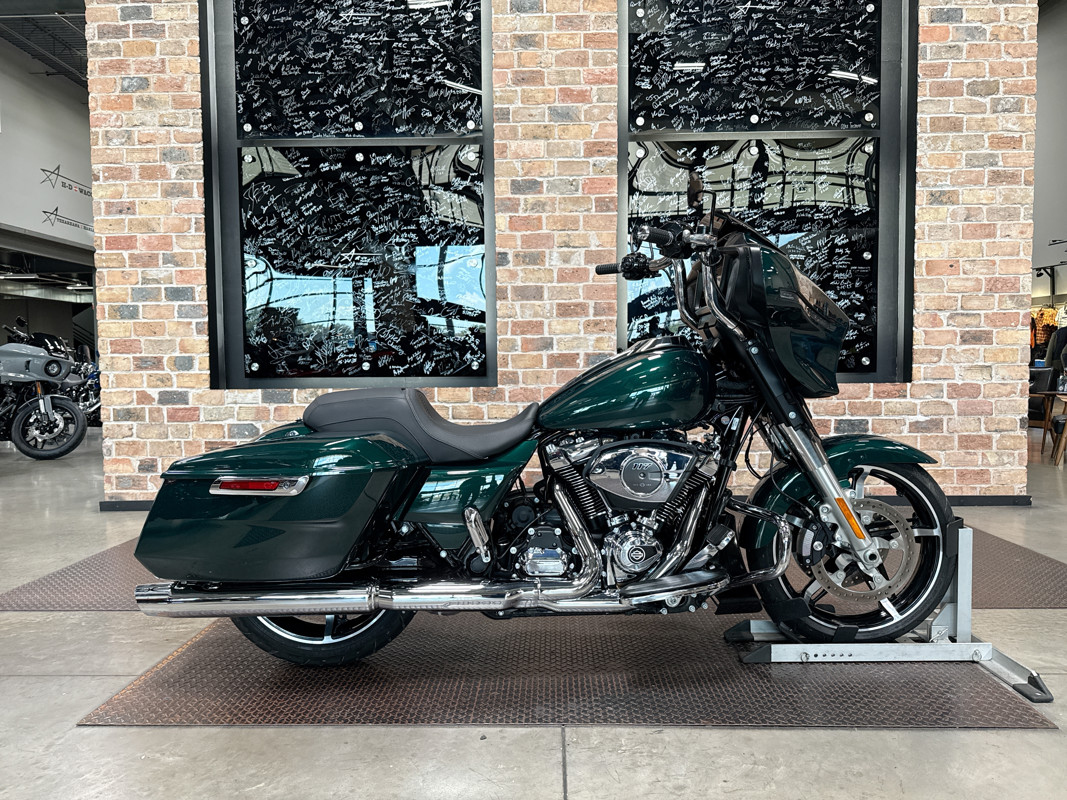 Street Glide®
