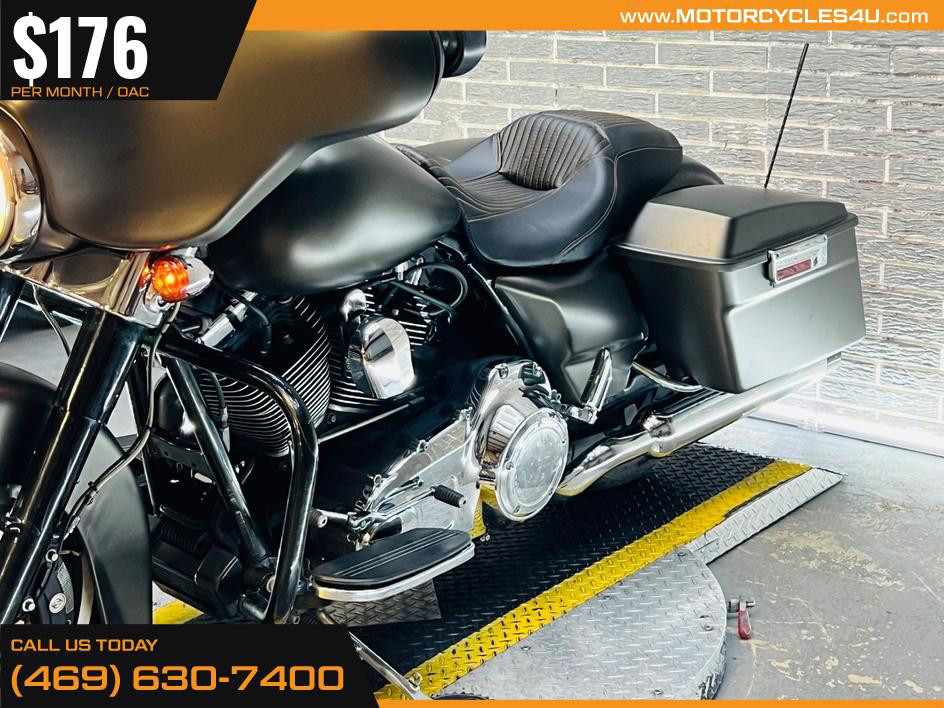 Street Glide®