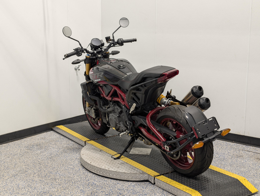 FTR R Carbon