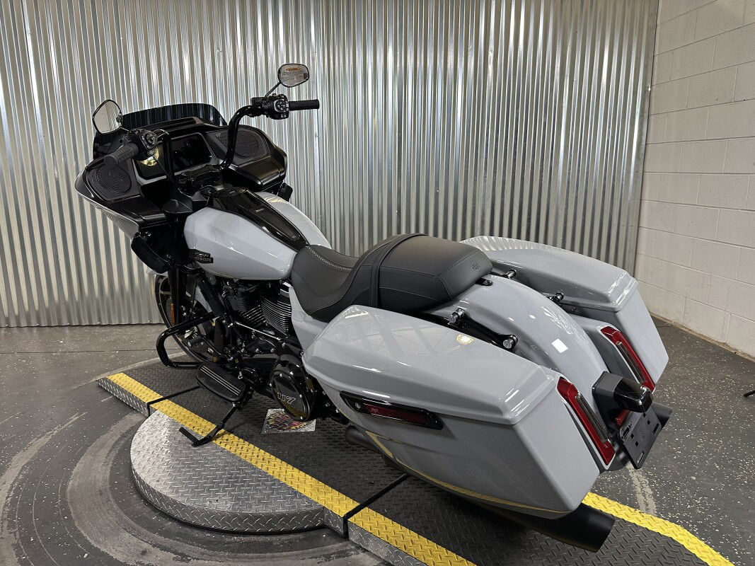 Road Glide®