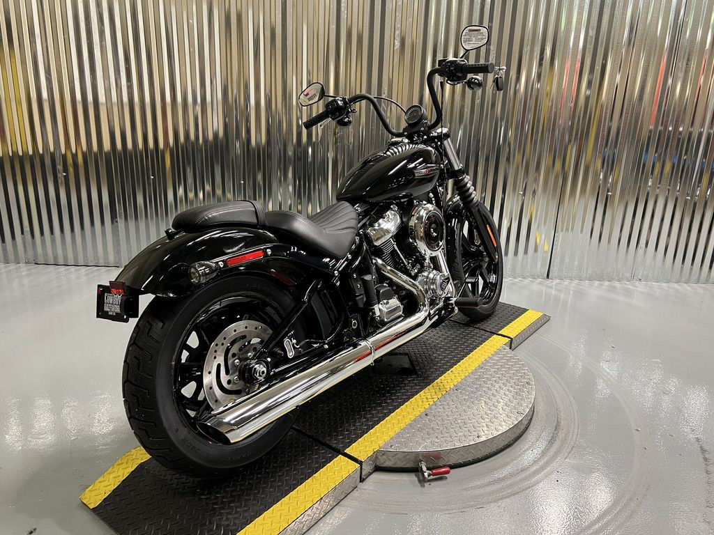 Street Bob®