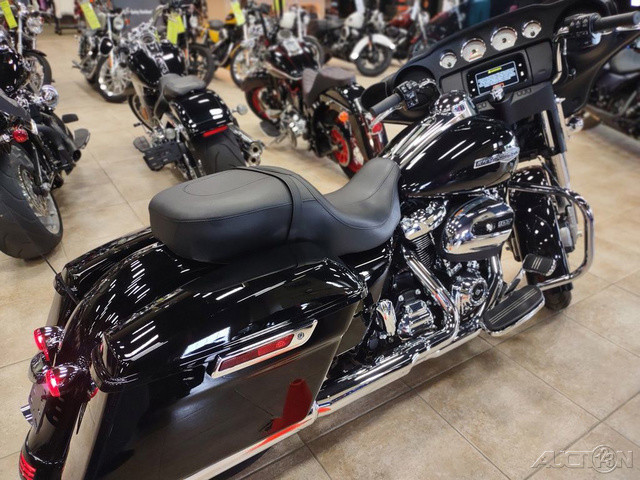 Street Glide®
