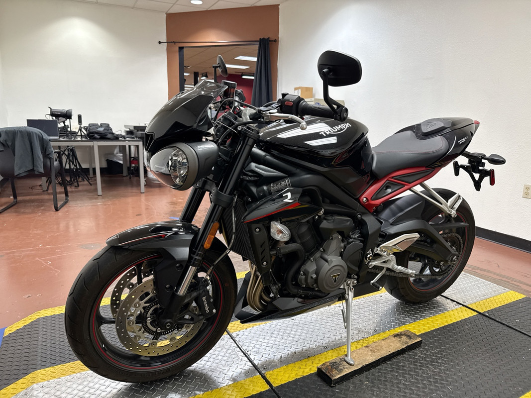 Street Triple R