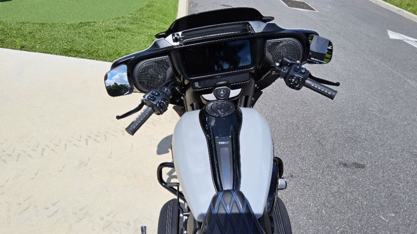Street Glide®