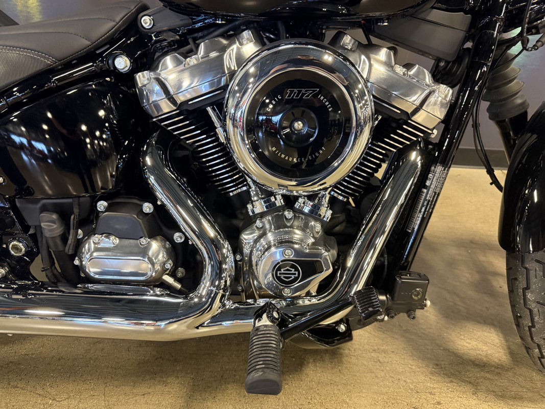 Street Bob®