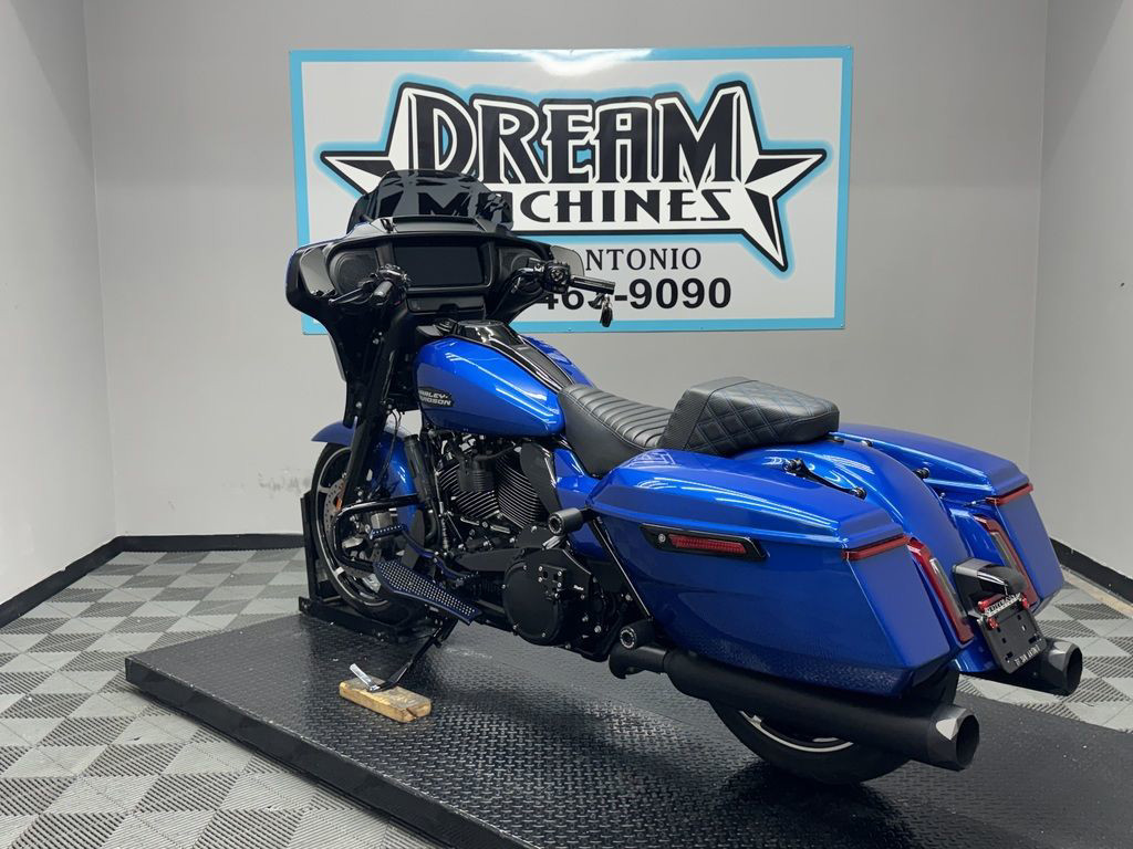 Street Glide®